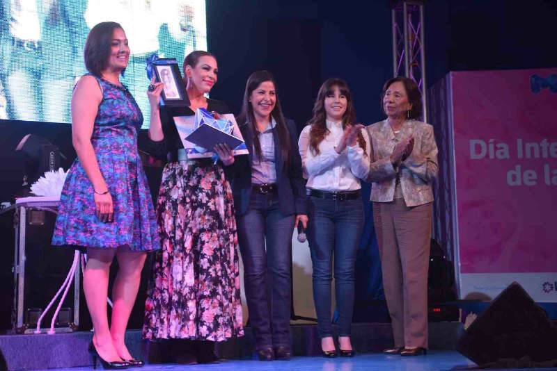 María del Sol fue la invitada especial en Matamoros a la celebración del Día Internacional de la Mujer. 