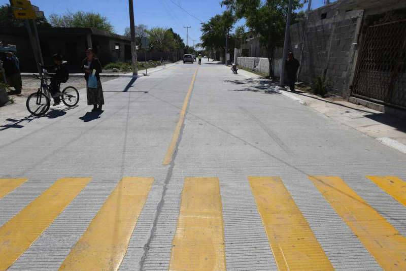 La colonia Esperanza cuenta con una obra de pavimentación de tres millones de pesos, de concreto y gratis, entregada por el alcalde Pepe Elías Leal. 