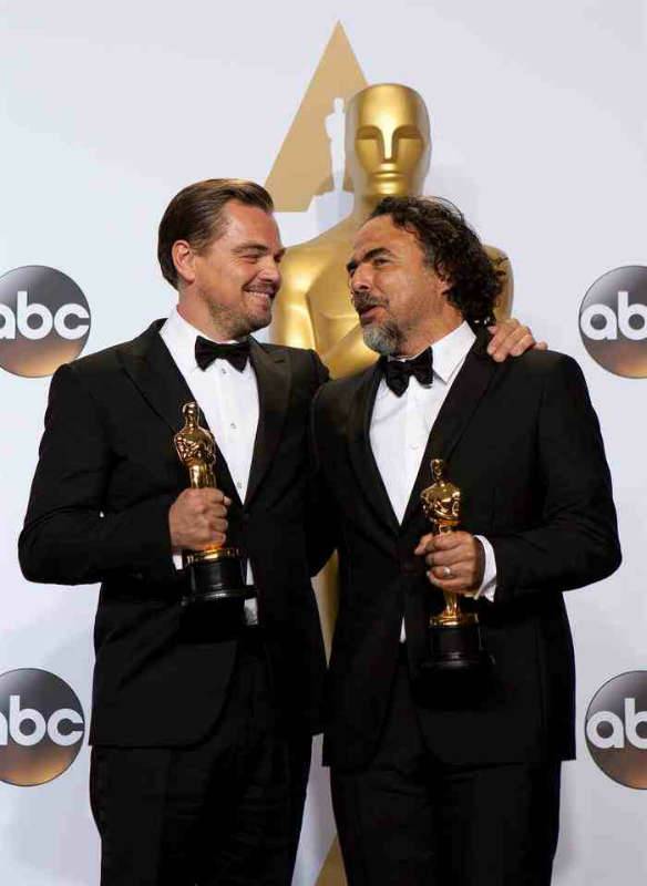  DiCaprio, expresó que tener por fin un Oscar en sus manos "se siente increíble".