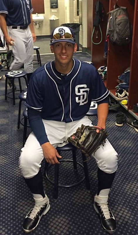 EL VICTORENSE Gerardo Reyes lanzó una entrada en el juego de ayer entre Padres de San Diego vs Astros de Houston.