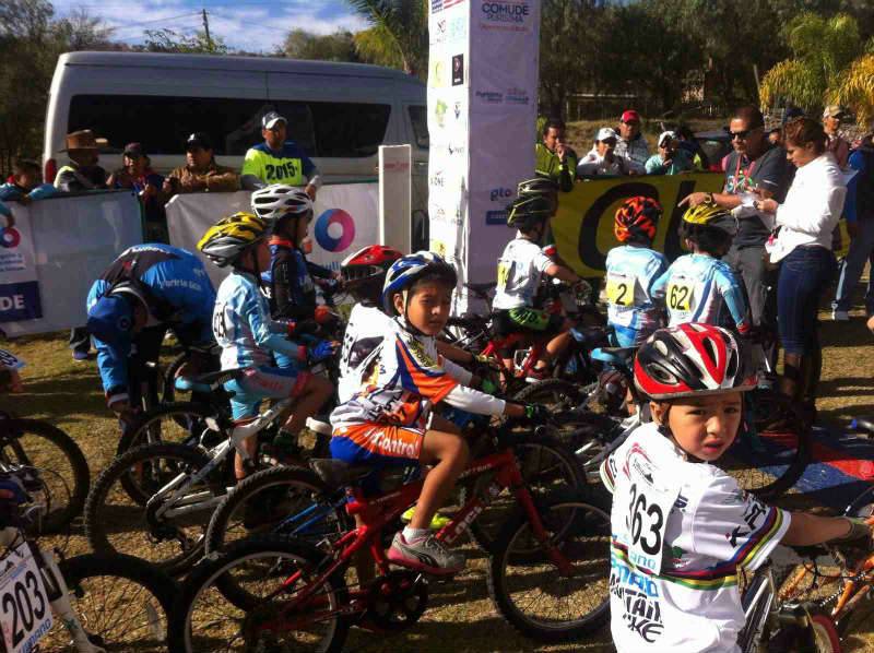 LOS NIÑOS listos para entrar en acción.