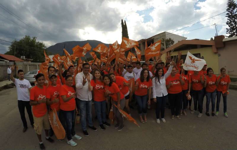 Mónica Dávila de Cárdenas encuentra el respaldo de los victoreases en cada colonia que visita. 