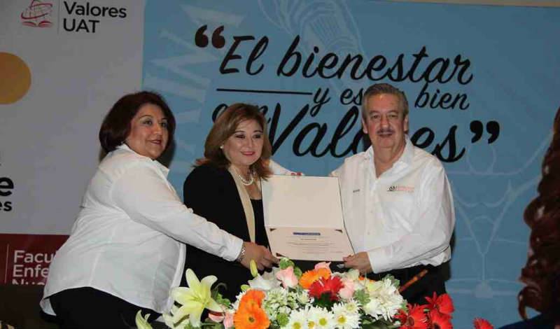 La Facultad de Enfermería de la UAT-Nuevo Laredo, recibió la certificación del COMACE. 