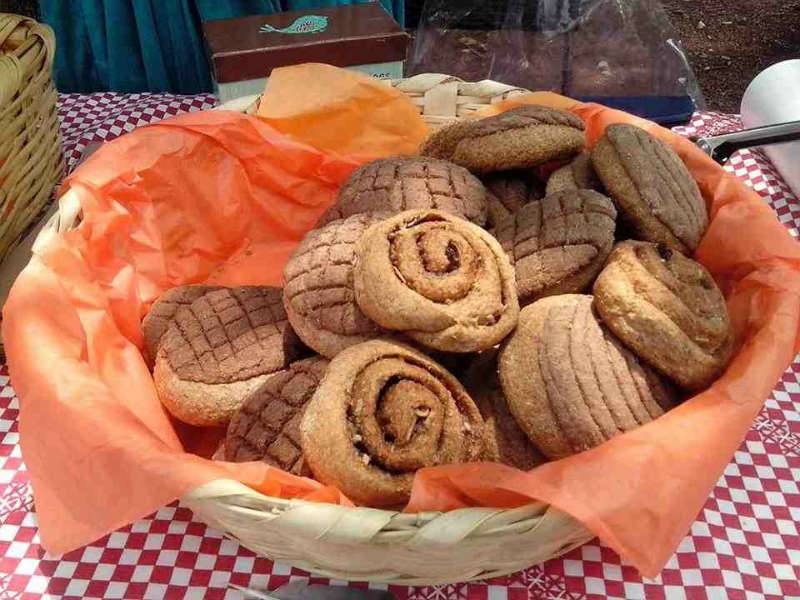 EN LA PANADERIA se elaboran conchas de cocoa, rollos de canela, quequitos de coco con naranja. 