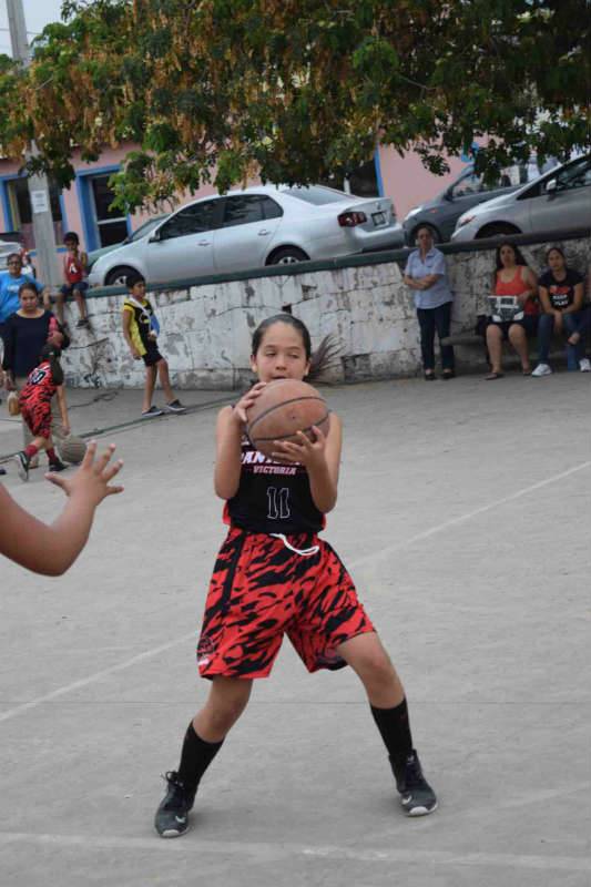 Panteras rugen en jornada de basquet