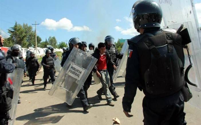La Policía Federal dispersó con violencia a los manifestantes. 