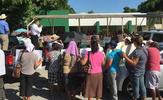 Miembros de Antorcha Campesina y Popular en su protesta en la Sagarpa.