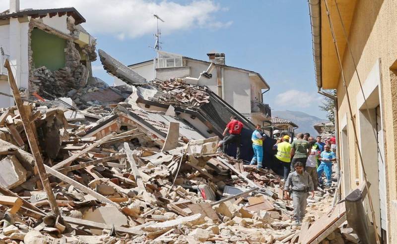 El terremoto causó, al menos, 120 muertos y 368 heridos y devastando tres poblaciones. 