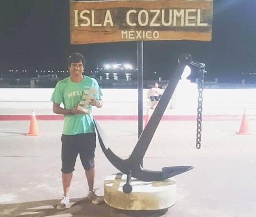 CARLOS DANIEL Chávez Morales, se proclamó campeón mundial del Triatlón de Cozumel. 