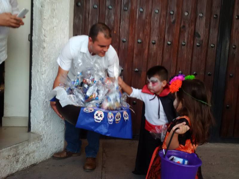 En la noche de Halloween, ni la Casa del Gobernador se salvó. 