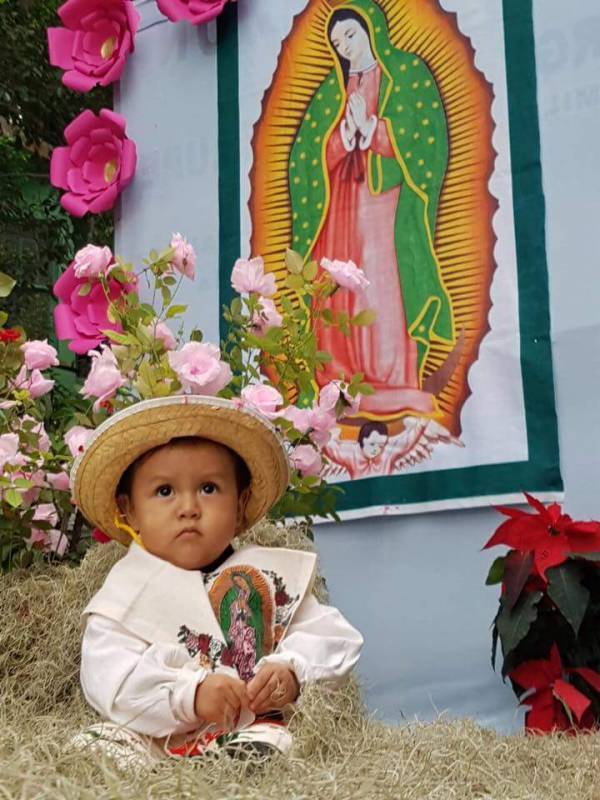 INFANTES VISITARON a la virgen vestidos de San Juan Diego. 