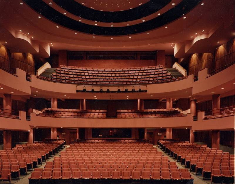 EL TEATRO AMALIA González Caballero de Castillo Ledón, cuenta con la más avanzada tecnología en equipo de iluminación y audio. 