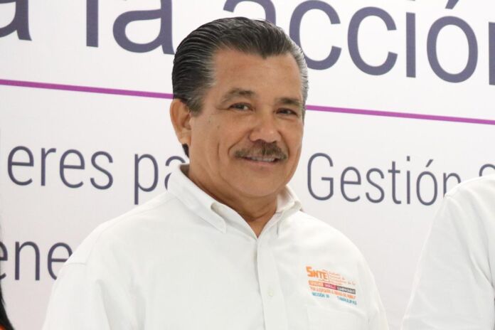 El Secretario General de la Sección 30 del SNTE, José Rigoberto Guevara Vázquez, resaltó la labor del SNTE desde nivel nacional, pues se cerrará el año con 400 mil basificaciones de trabajadores de la educación.