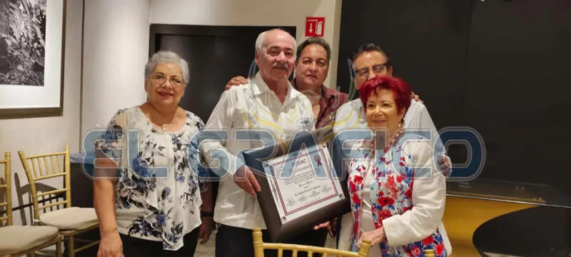 FUD entrega reconocimiento a Agustín Alarcón