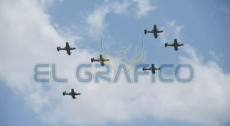 Aviones militares sobrevuelan Reynosa