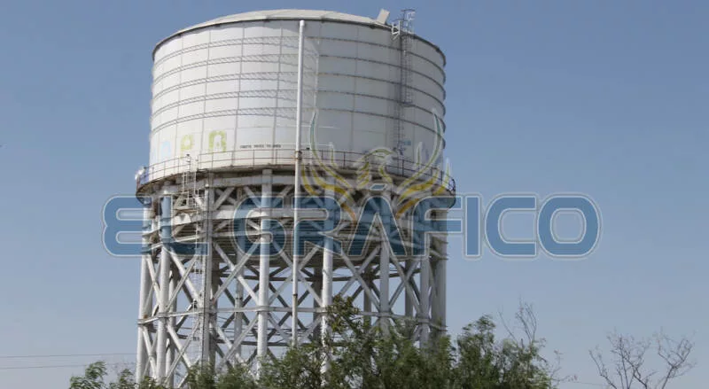 Tinacos elevados sin uso y abandono