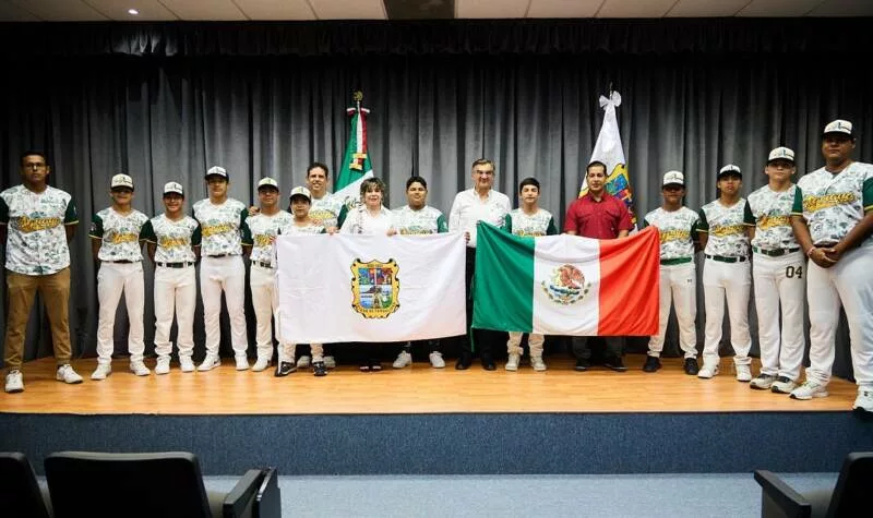 Abandera Américo Villarreal liga de béisbol tamaulipeca que representará a México en Mundial