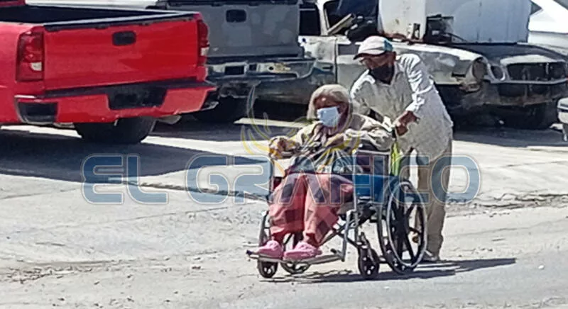 Adultos mayores sin cuidados en las calles