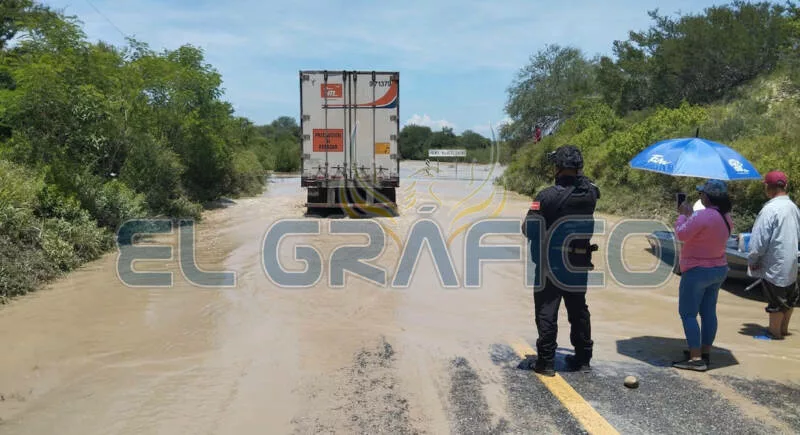 Habilitan circulación para tránsito pesado en Casas
