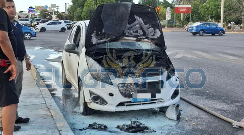 Se incendia Spark en el boulevard Tamaulipas