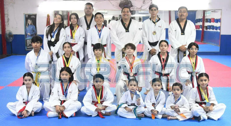 Gimnasio 11 Mina conquista el Estatal de Taekwondo