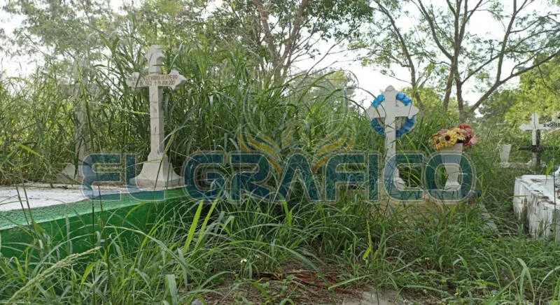 Pelea Gattás con regidores y abandona limpieza de panteones