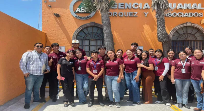 Visitan estudiantes de la UTTN agencia aduanal UNIMEX