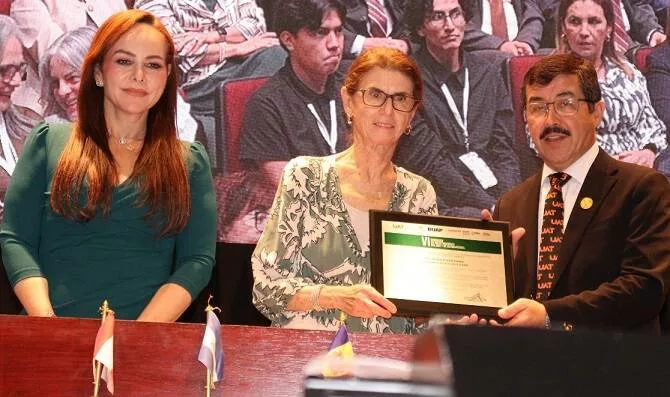 La Dra. Annie Pardo dicta conferencia magistral en la UAT