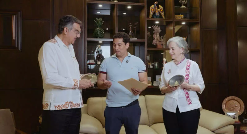 Reciben Américo y María piezas bendecidas por el Vaticano para la Virgen monumental de El Chorrito