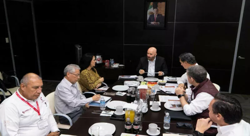 Participa Mónica Villarreal en reunión de trabajo con la Secretaría de Recursos Hidráulicos