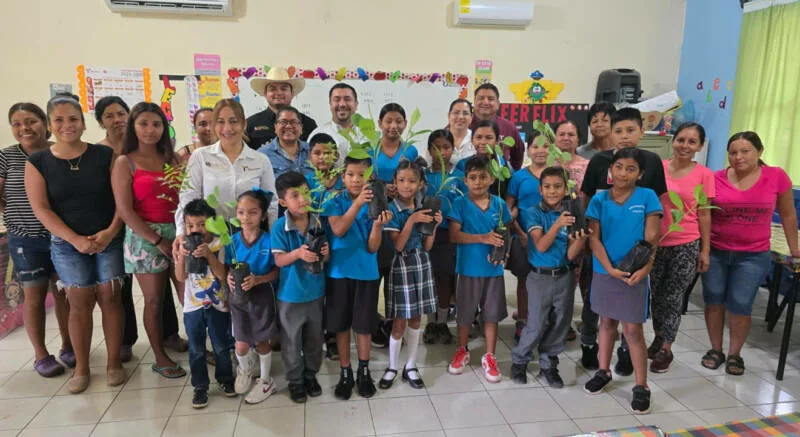 Promueven conciencia ambiental con donación de plantas forestales