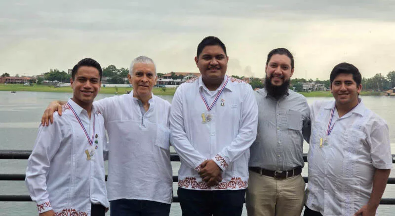 Triunfan estudiantes de la UT Altamira en Feria Científica en Paraguay