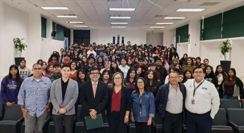 Fortalece UTTN su educación con análisis del T-MEC, logística y comercio internacional