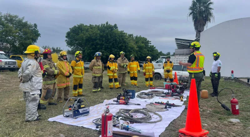 Fortalece Tamaulipas capacidad de respuesta en extracciones vehiculares con curso especializado para personal de Protección Civil y bomberos