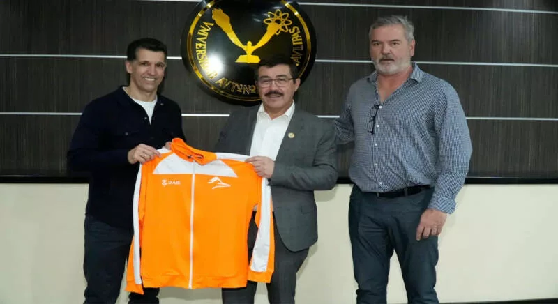 Da rector bienvenida al nuevo DT del Correcaminos UAT