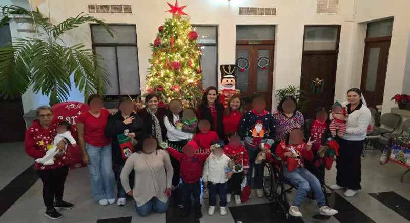 DIF Tampico enciende el pino navideño y la luz de la esperanza