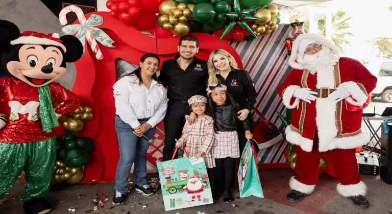 Beto Granados asiste a la posada de los hijos del Heroico Cuerpo de Bomberos