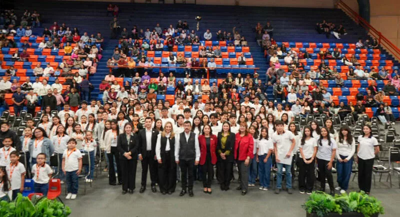 Entrega la UAT reconocimientos a estudiantes del CeINA