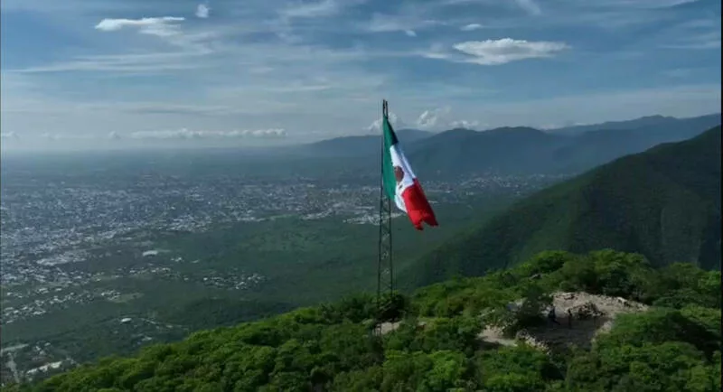Aclara Obras Públicas imágenes difundidas sobre Bandera monumental