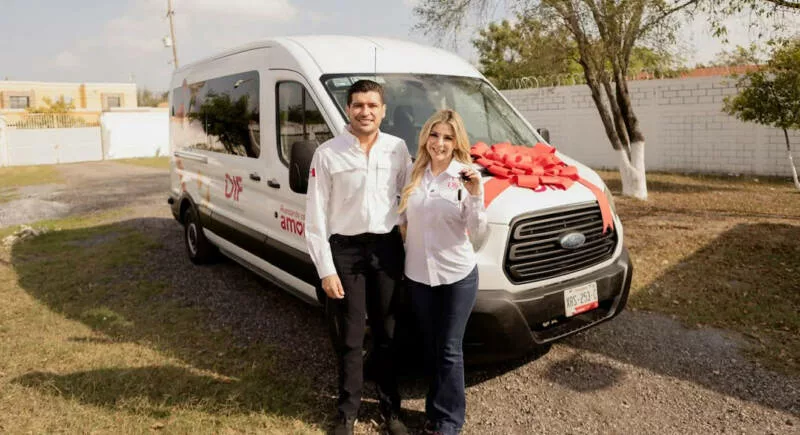 Dona Alcalde Beto Granados nuevo transporte a la Casa Hogar de Matamoros