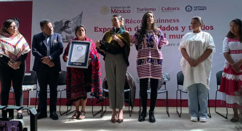 Artesanas y artesanos de todo México, logran récord Guinness de bordado: Sectur