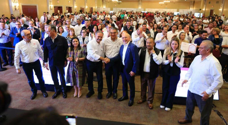 Reconoce Infonavit a Américo Villarreal por liderazgo en construcción de viviendas