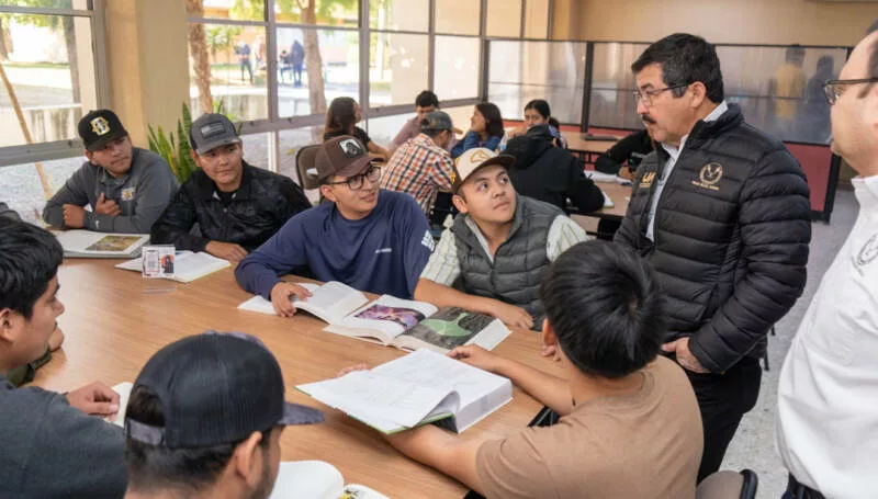 El diálogo con universitarios define el nuevo rumbo de la UAT: rector