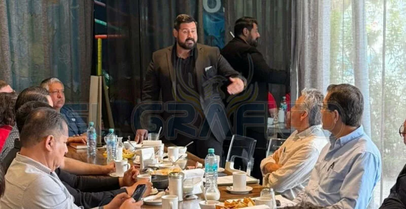 Dialoga con empresarios y analizan temas fiscales