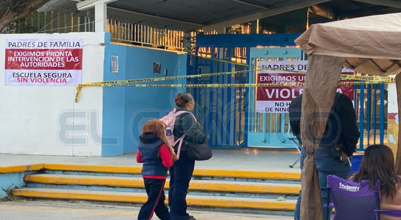 Padres clausuran primaria por denuncias de violencia escolar