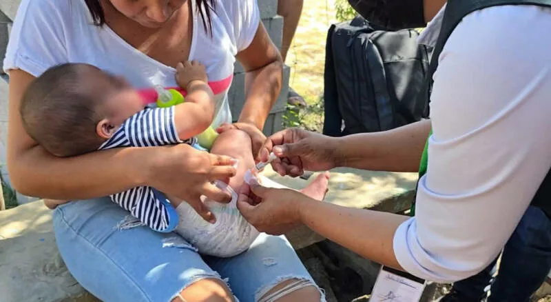 Exhortan autoridades de Salud a vacunarse contra el sarampión; en análisis probable caso