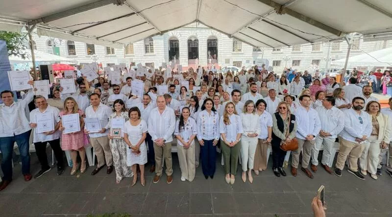 Monica Villarreal entrega Distintivos “Hecho en Tampico” a 70 empresarios locales