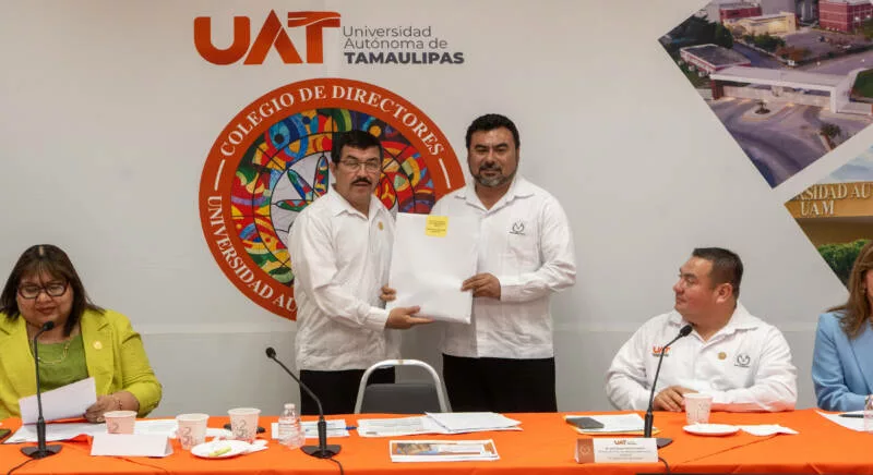Reconoce rector la excelencia académica de egresados UAT en el EGEL