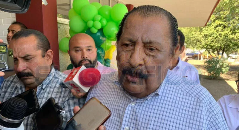 Inventa Arnulfo “reunión sindical” para justificar inasistencia en escuelas