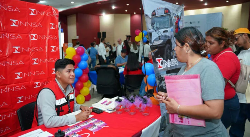 Acercan oportunidades de empleo a mujeres en Nuevo Laredo con más de 1,300 vacantes ofertadas